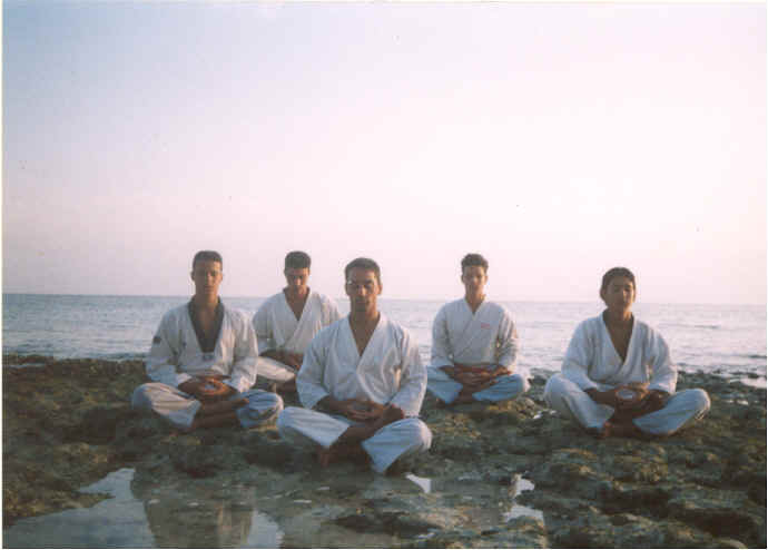 Meditacion: Rev. Yin Ming Shakya (Henry Binerfa Castellanos) y su grupo de Artes Marciales - Oct.13-03